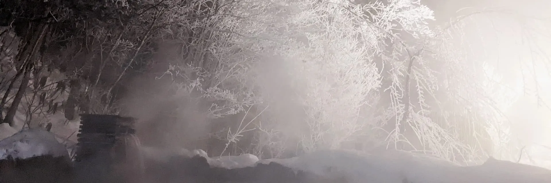 温泉からみる雪の景色